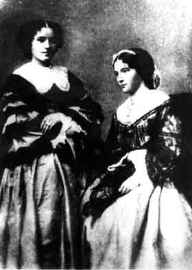 Сестры Болтины, дочери вице-губернатора. Слева - Елизавета, невеста М.Салтыкова